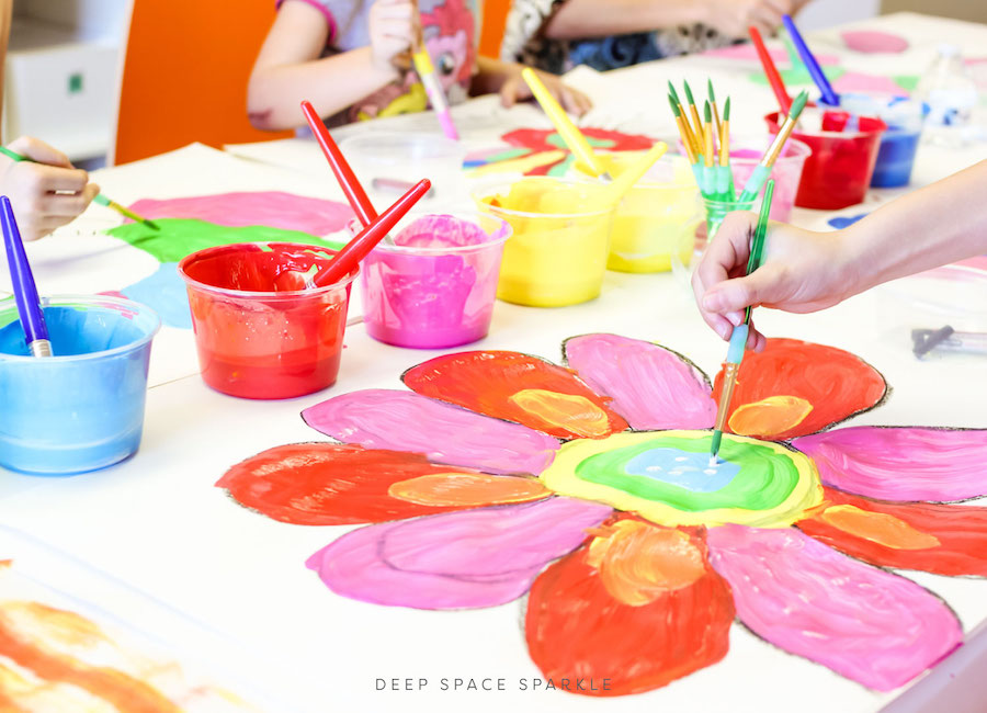 https://www.deepspacesparkle.com/wp-content/uploads/2011/11/Mix-Paint-on-Paper-Top-Eight-Tips-for-Teaching-Art-to-Children.jpg